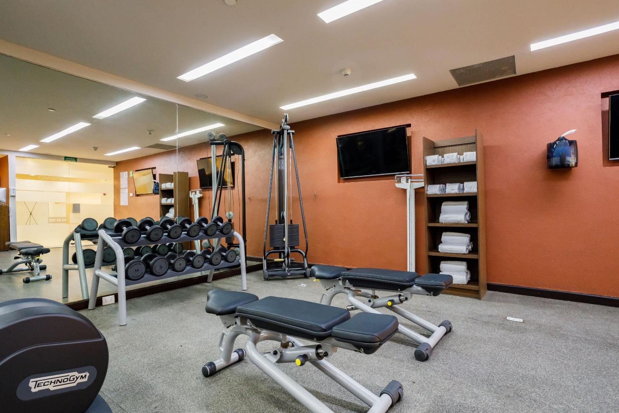 Camino Real Pedregal Mexico Hotell Exteriör bild The gym at the hotel