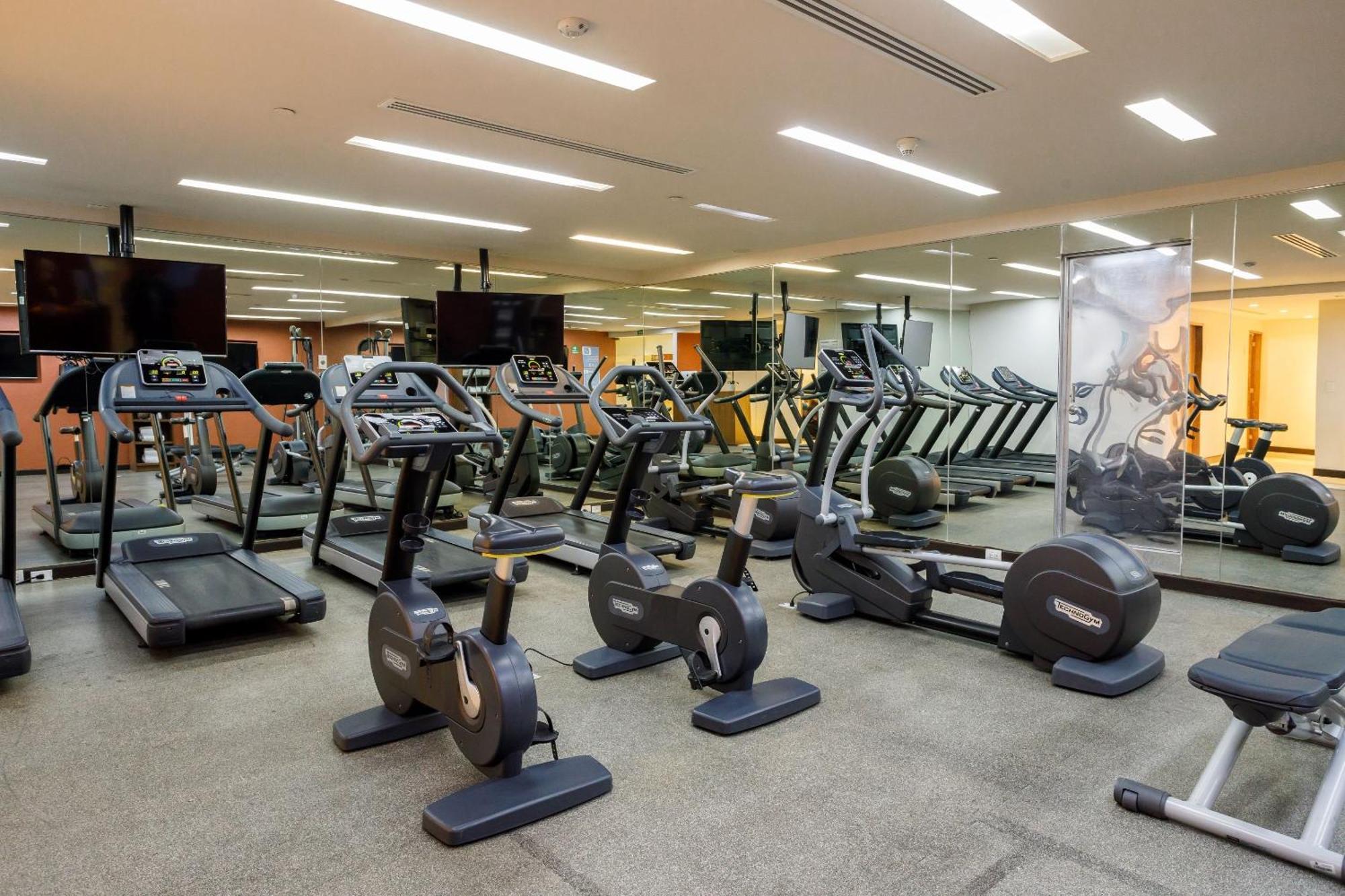 Camino Real Pedregal Mexico Hotell Exteriör bild A gym at a hotel